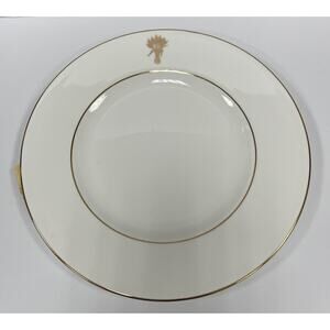 New Vera Wang Wedgwood Wheat 9" Accent Plate. KK411